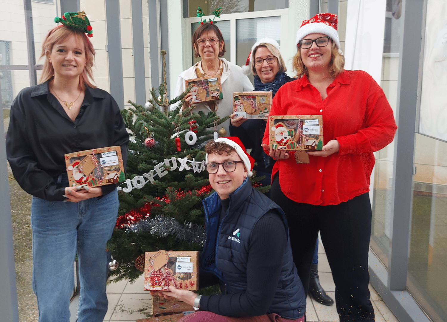 MEDIASO rompt la solitude de nos aînés à Noël